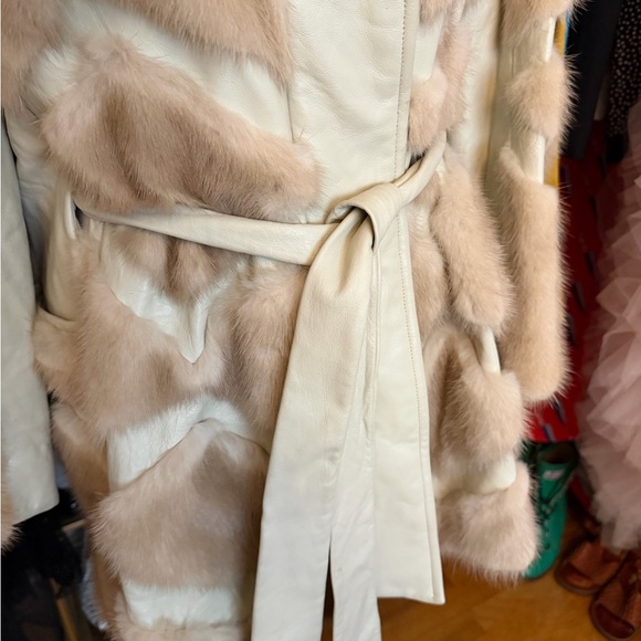 Vintage Leather/Fur Coat - Size Small - Picture 4 of 10